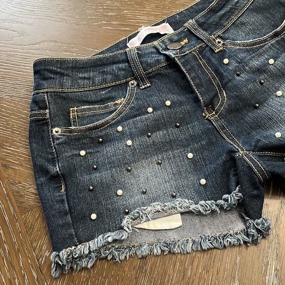 No Boundaries dark blue wash studded & pearls distressed jean shorts juniors - Picture 9 of 17